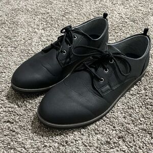 Wonder Nation boys black shoes sz Y6